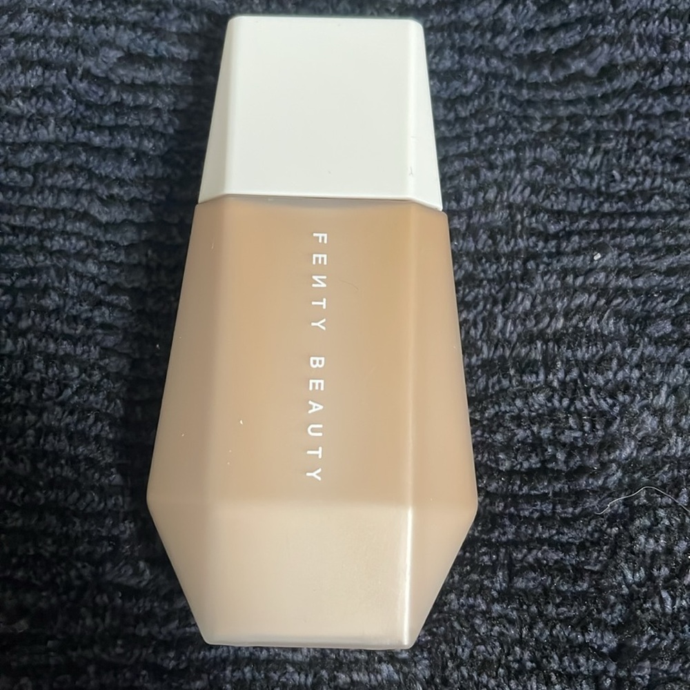Fenty 14 Eaze Drop Blurring Skin Tint - Picture 4 of 4